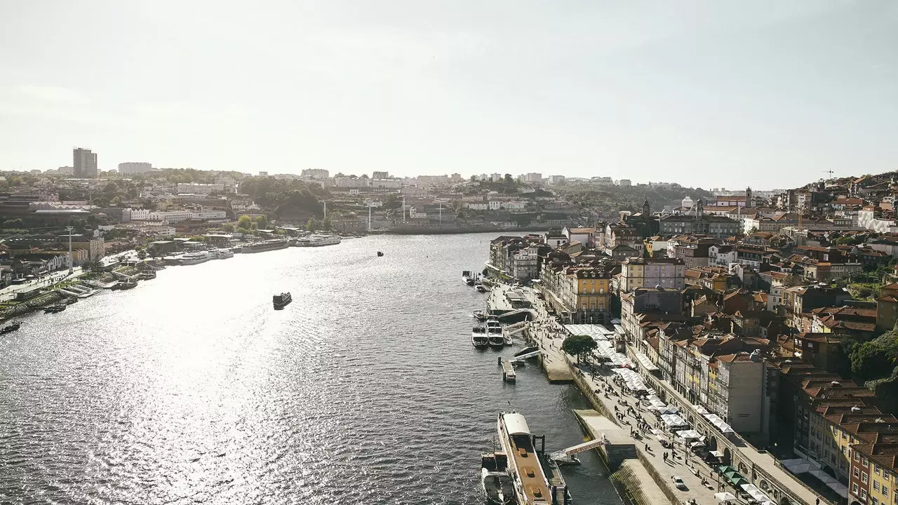 Porto: d'Avantgarde fänkt un wou den Douro ophält