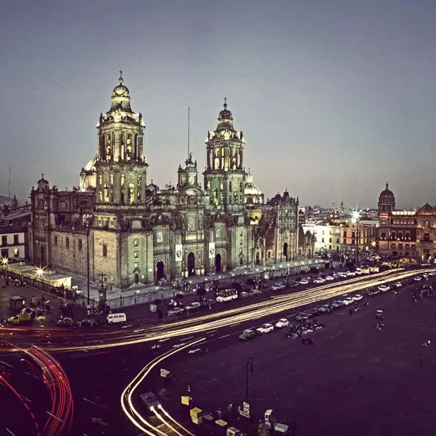 Zócalo melewati Instagram