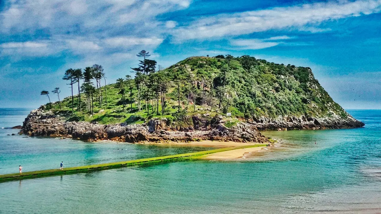 Sehrli San Nikolas adası, yalnız su axını azaldıqda girə (və çıxa bilərsiniz)