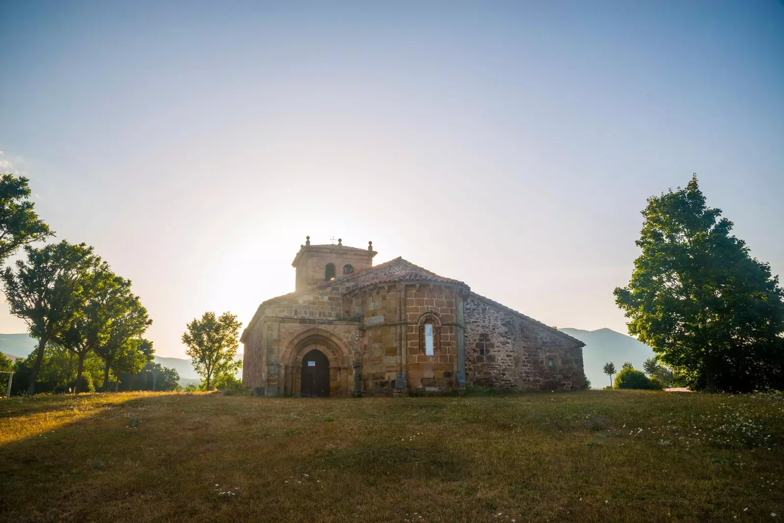 Romanesch zu Campoo. Kierch vu Villacantid.