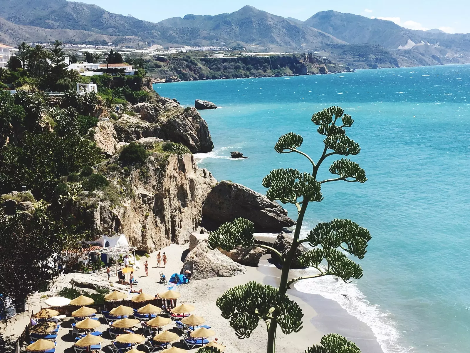 Është gjithmonë verë blu në Nerja