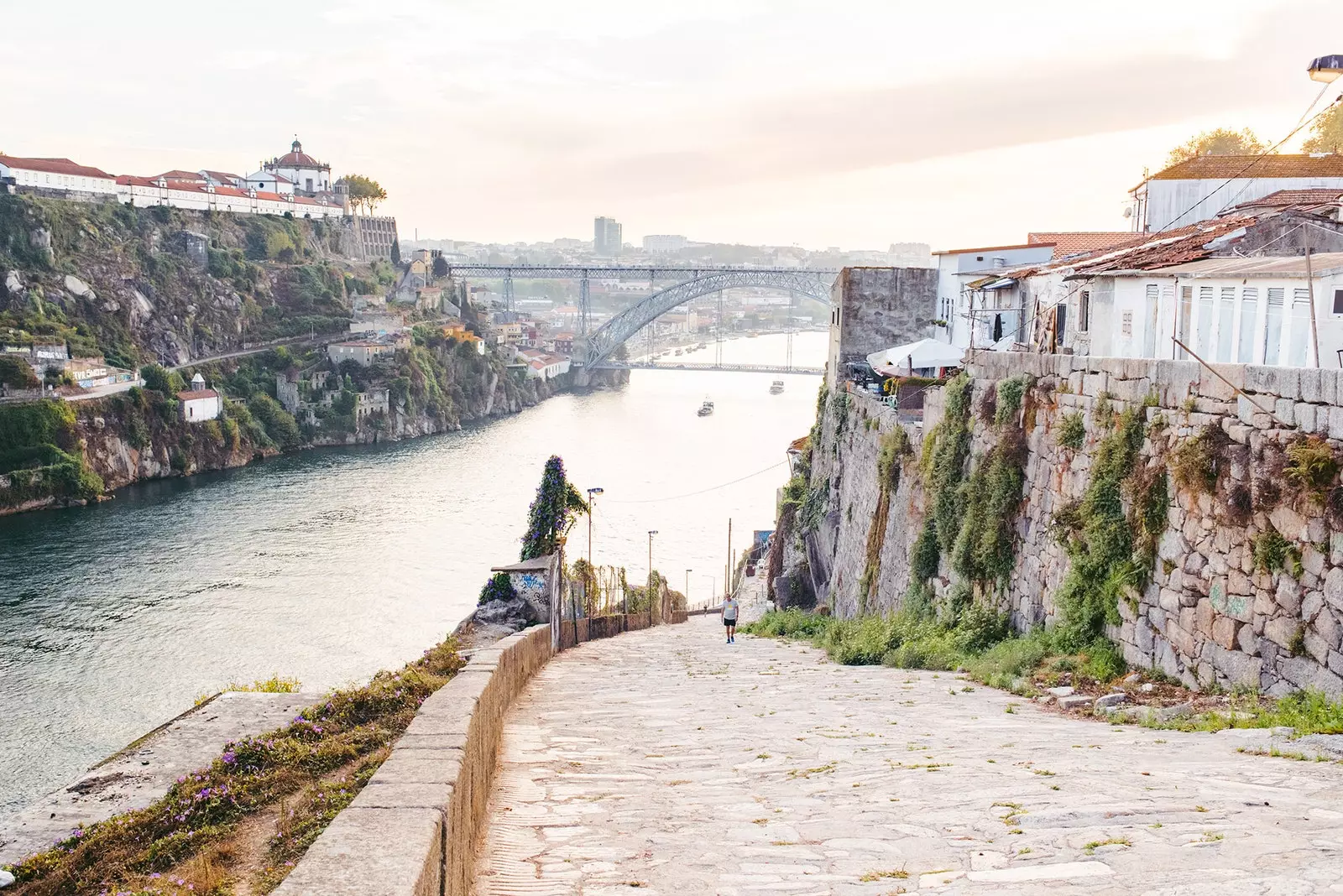 Aterra la Nau Nove a Porto