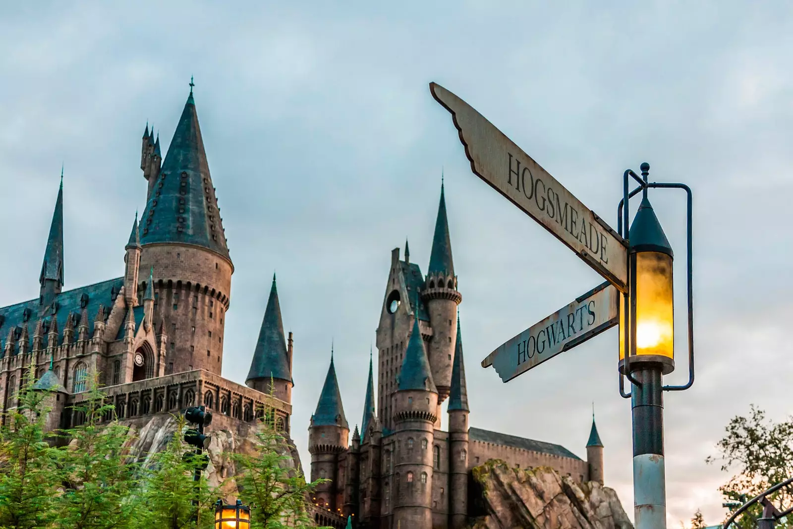 Hogsmeade och slottet erbjuder den nya boken en otrolig visuell komponent