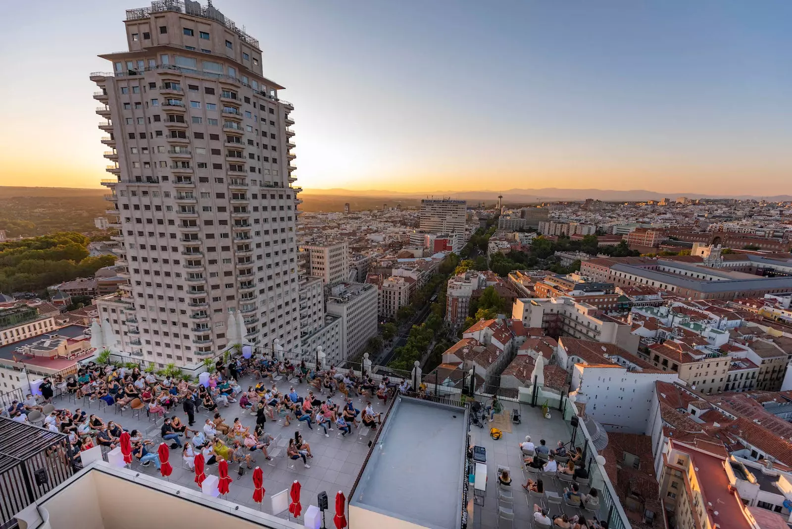 Sống trên mái nhà ở Madrid