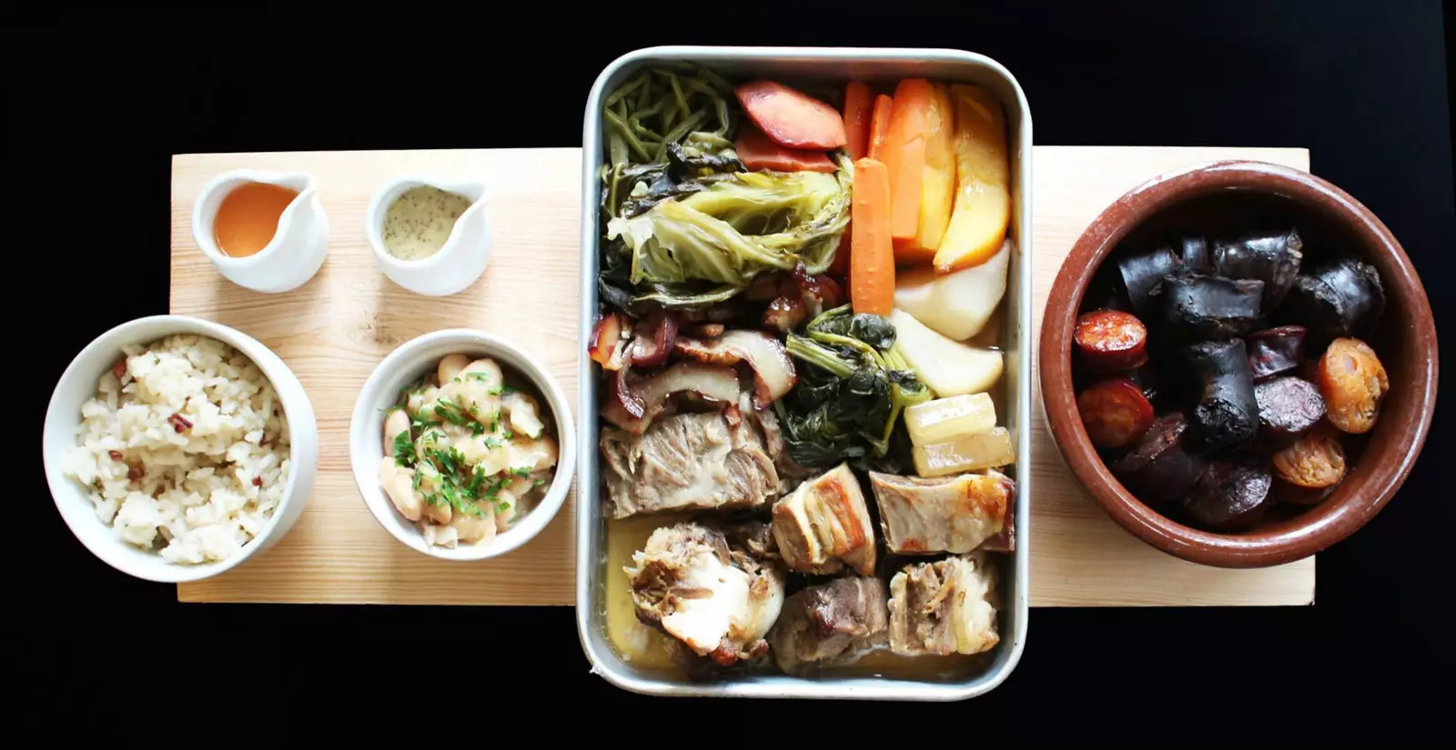 Cozido à portuguesa tại nhà hàng La Tasca de la Esquina ở Lisbon.