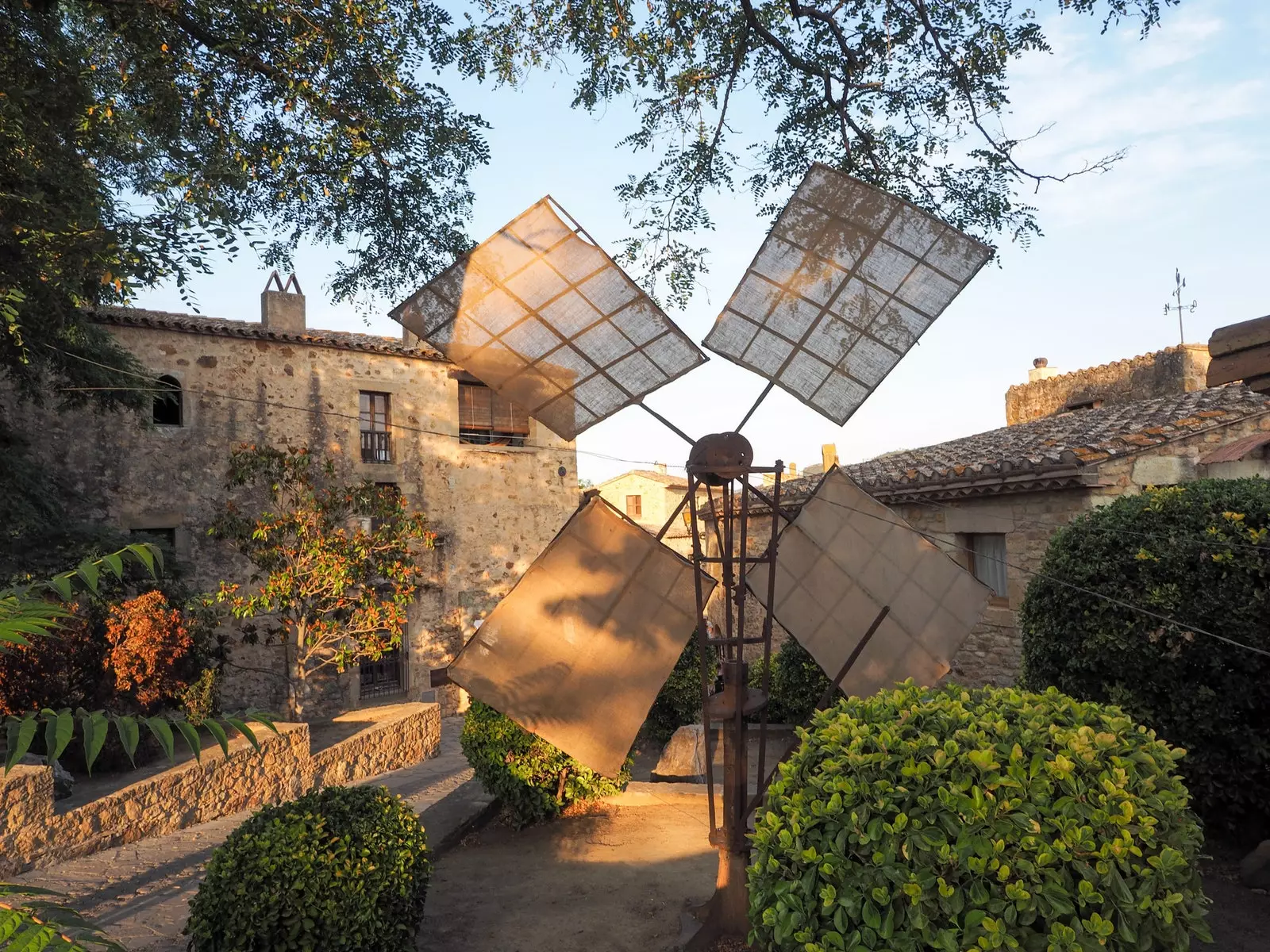 Pals den medeltida staden Empordà.