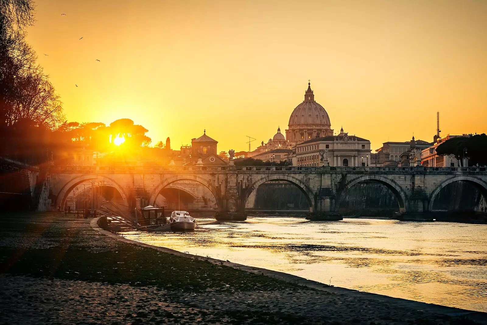 D'Tiber River déi perfekt Roman Spadséiergank