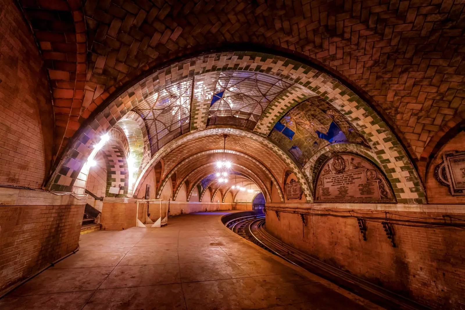 La stazione della metropolitana del municipio del 1945 chiusa