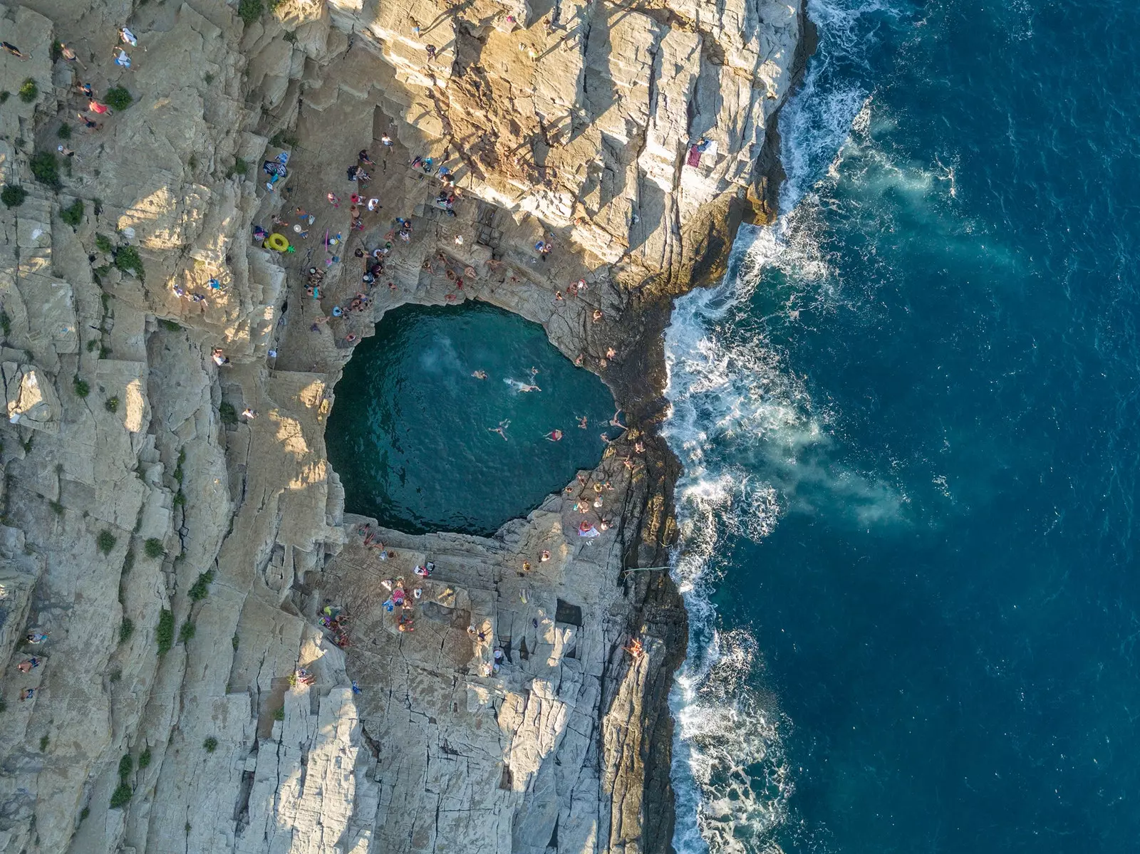 Giola rock dans l'île de Thassos Grèce