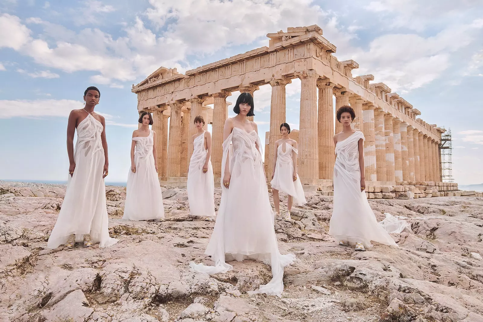 Fotoshoot for Diors Cruise 2022-kolleksjon på Akropolis i Athen