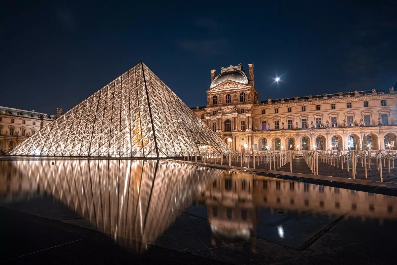 Muzej Louvre Pariz