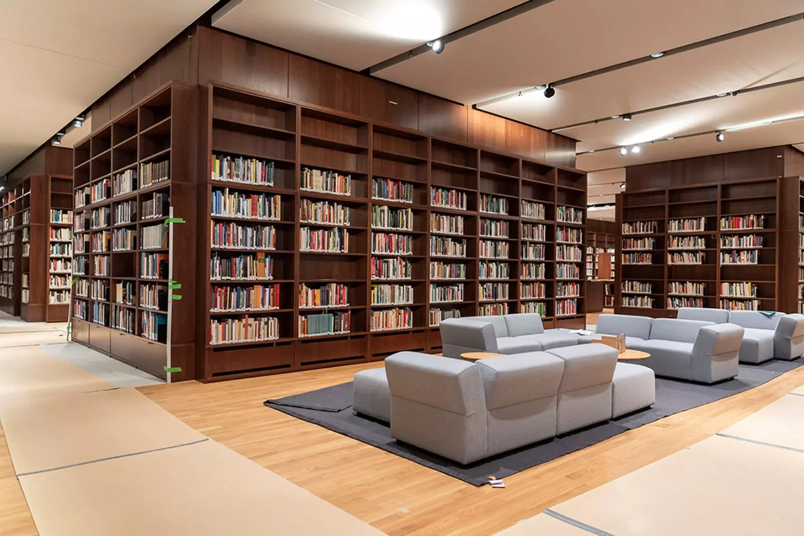 Biblioteka imponuese e Muzeut Kombëtar në Oslo