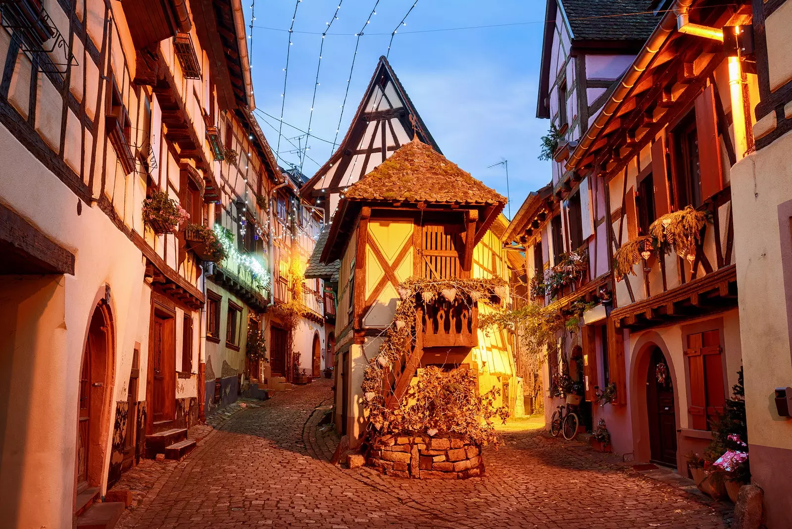 Eguisheim expose maisons et ruelles de conte de fées.