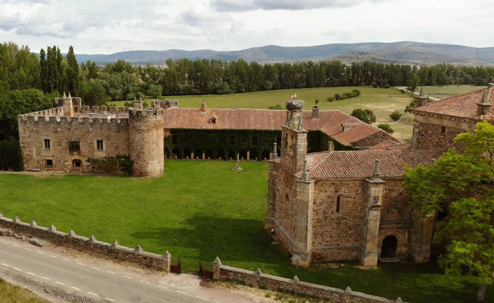 Widoki na zamek San Gregorio w Soria.