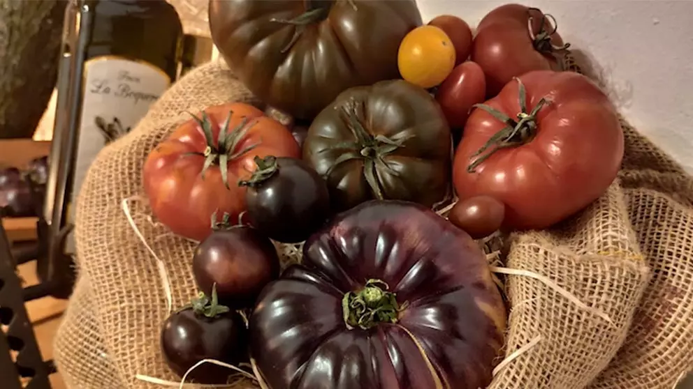 All red! A shop specializing in tomatoes opens in Malasaña