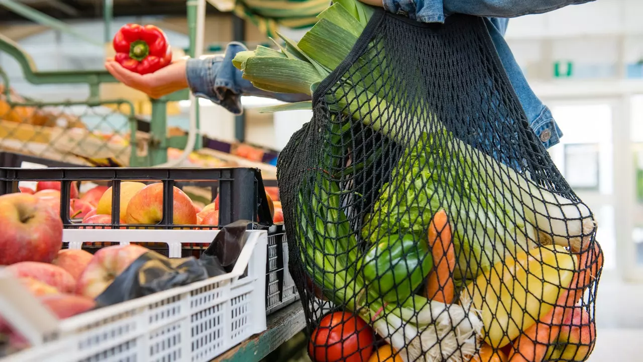 Goodbye to plastic bags in New York