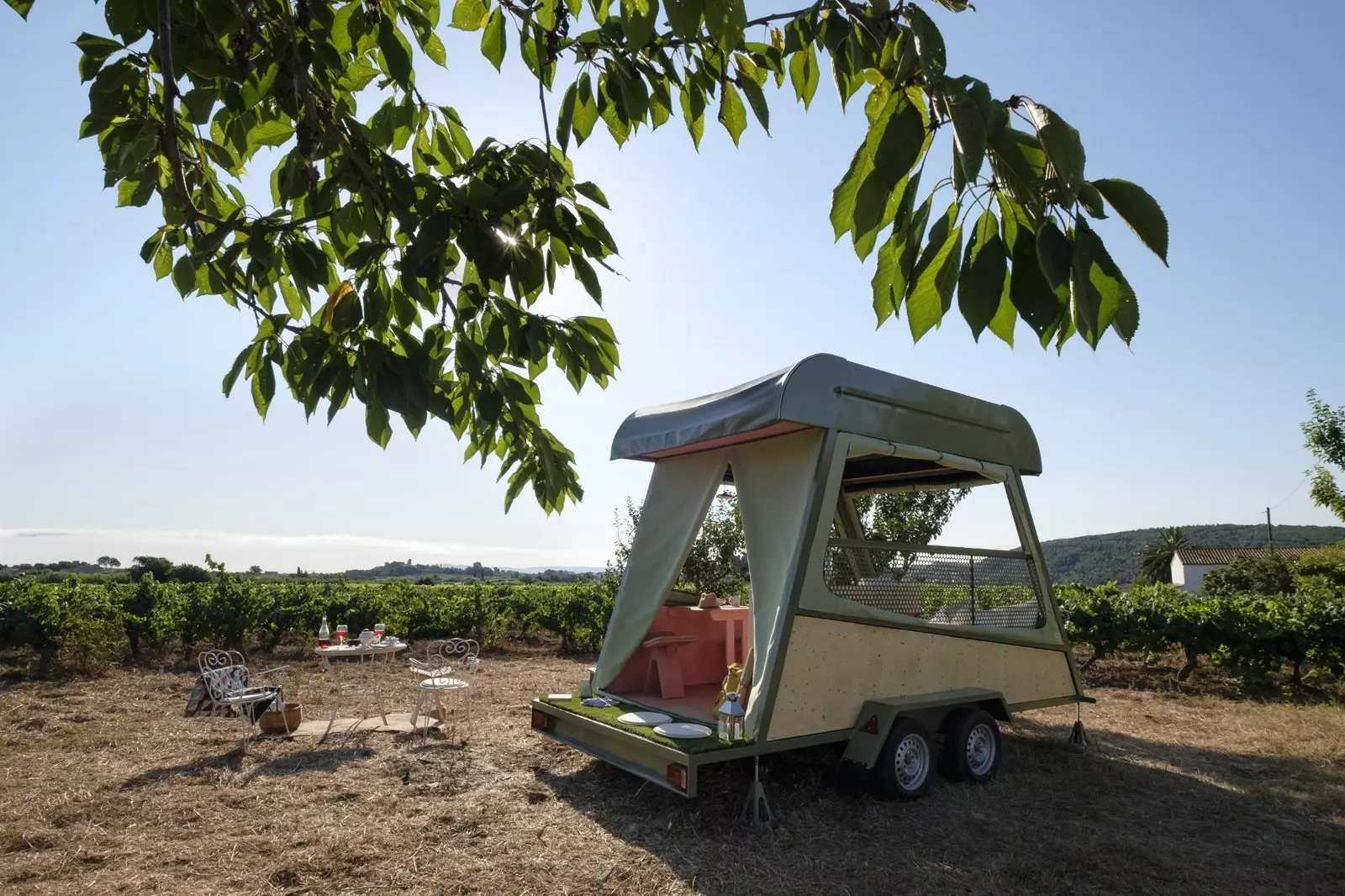 Pinea Mobile ali res spati med vinogradi v Penedih.