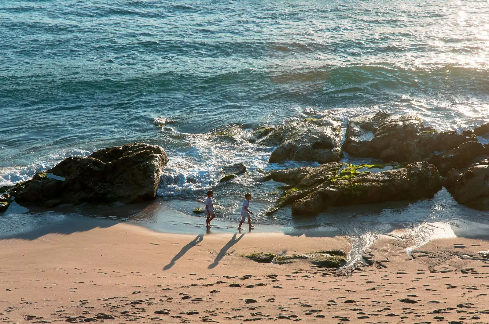 Leanaí sona ó A Coruña san Orzn