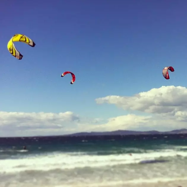 Kitesurfing på Patos Beach