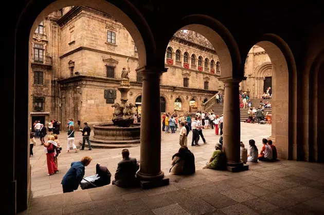 De fontein op de Plaza de Platerías in Santiago