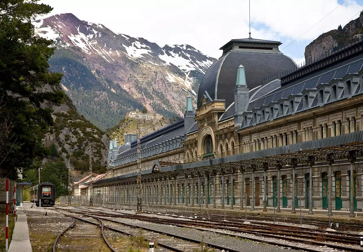 カンフラン駅