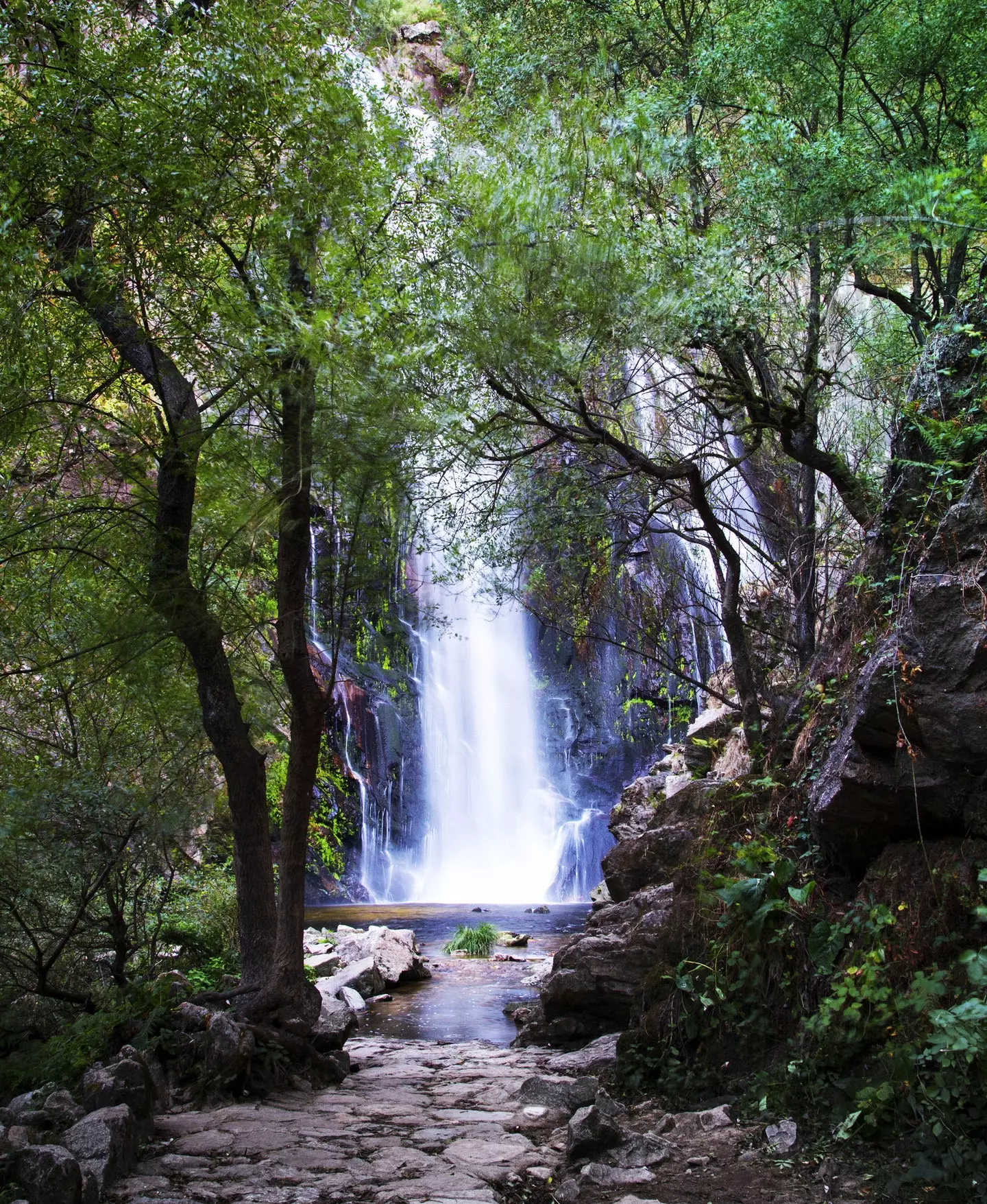 Vodopad ili Fervenza do Toxa Galicia.