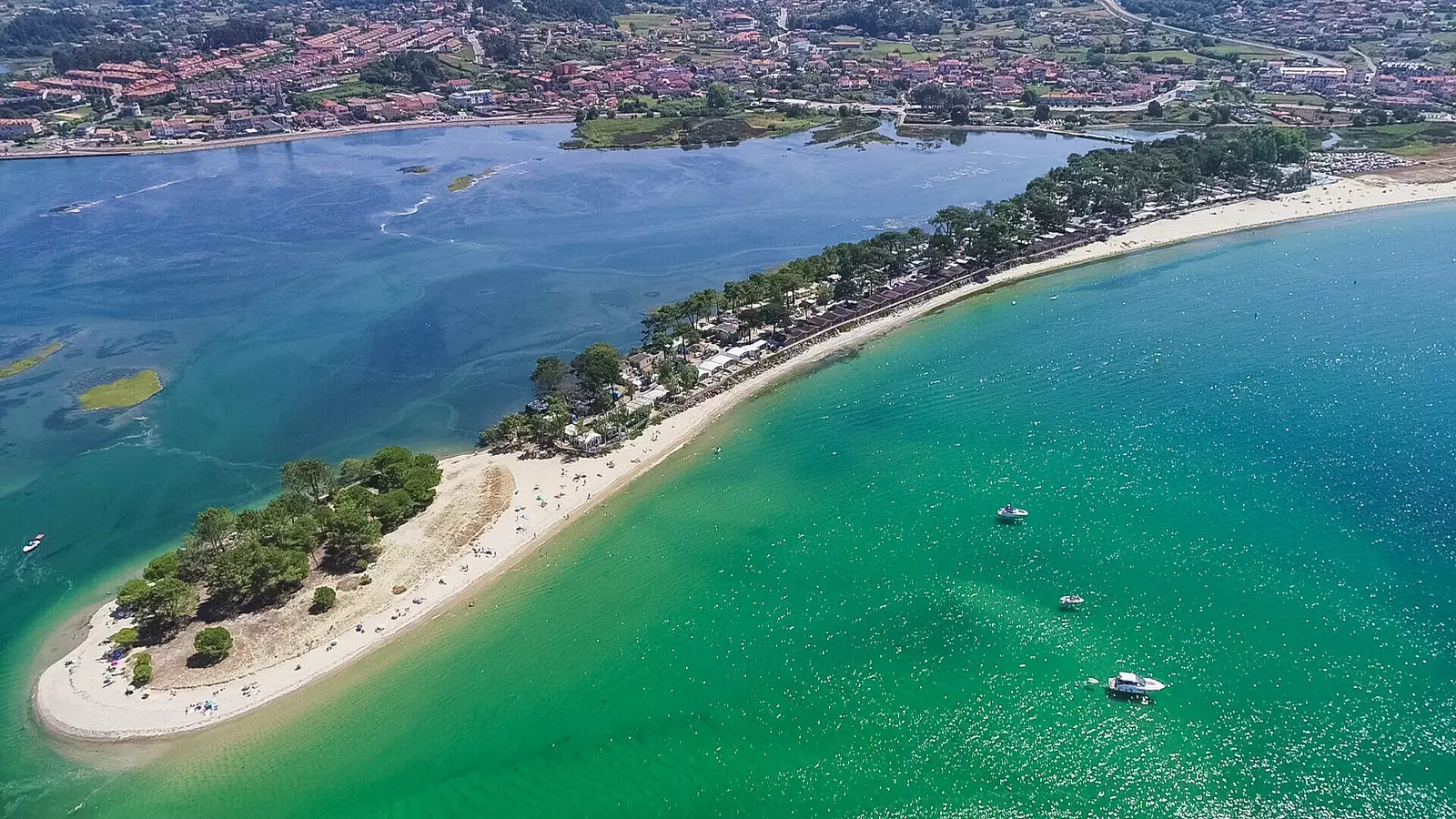 Панорамный вид на кемпинг Bayona Playa