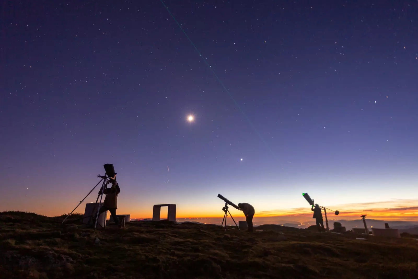 Vo vyhliadke Avión je astronomická vyhliadka a okno.