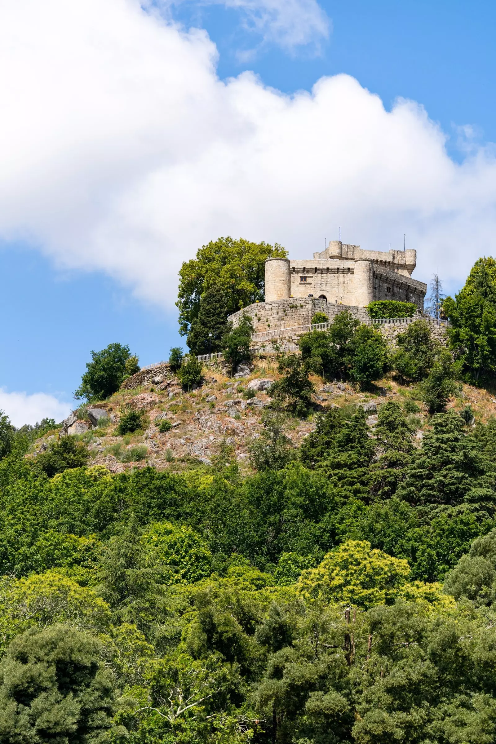 L'imposant château de Sobroso Rías Baixas.