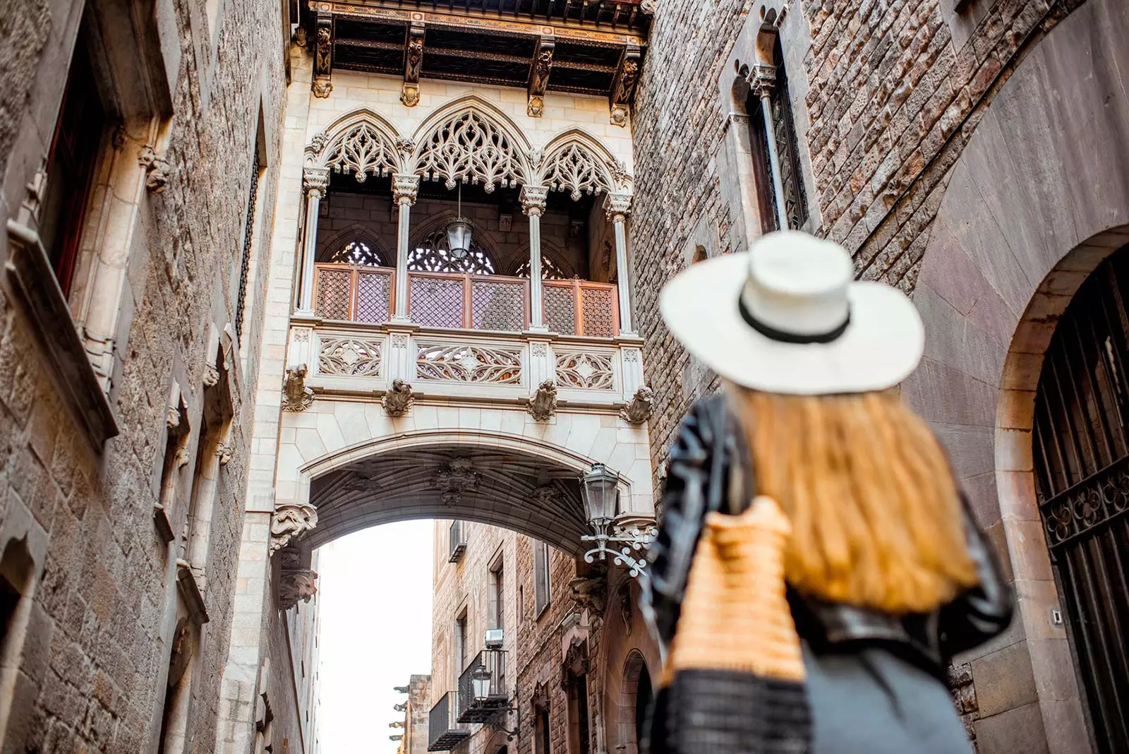 The enigmatic bridge of Calle del Bisbe