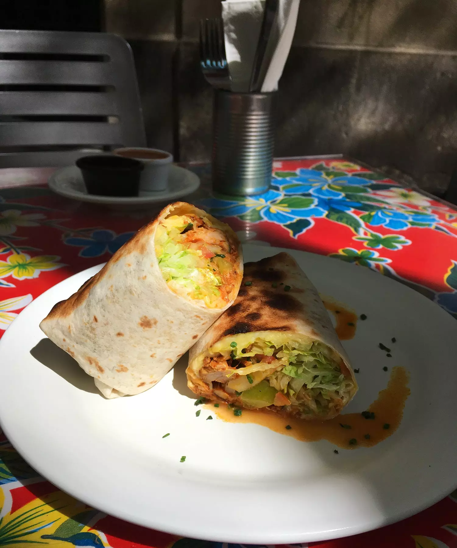 Achiote portağal və ədviyyatlarla marinadlanmış donuz əti burrito