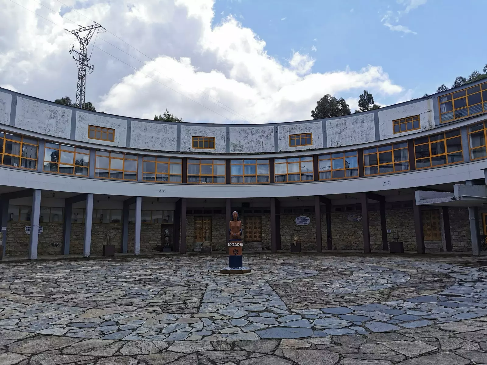 The patio of the factory designed by Andrés Fernández Albalat.