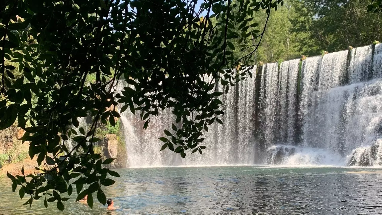 Air terjun yang paling fotogenik adalah di El Bierzo