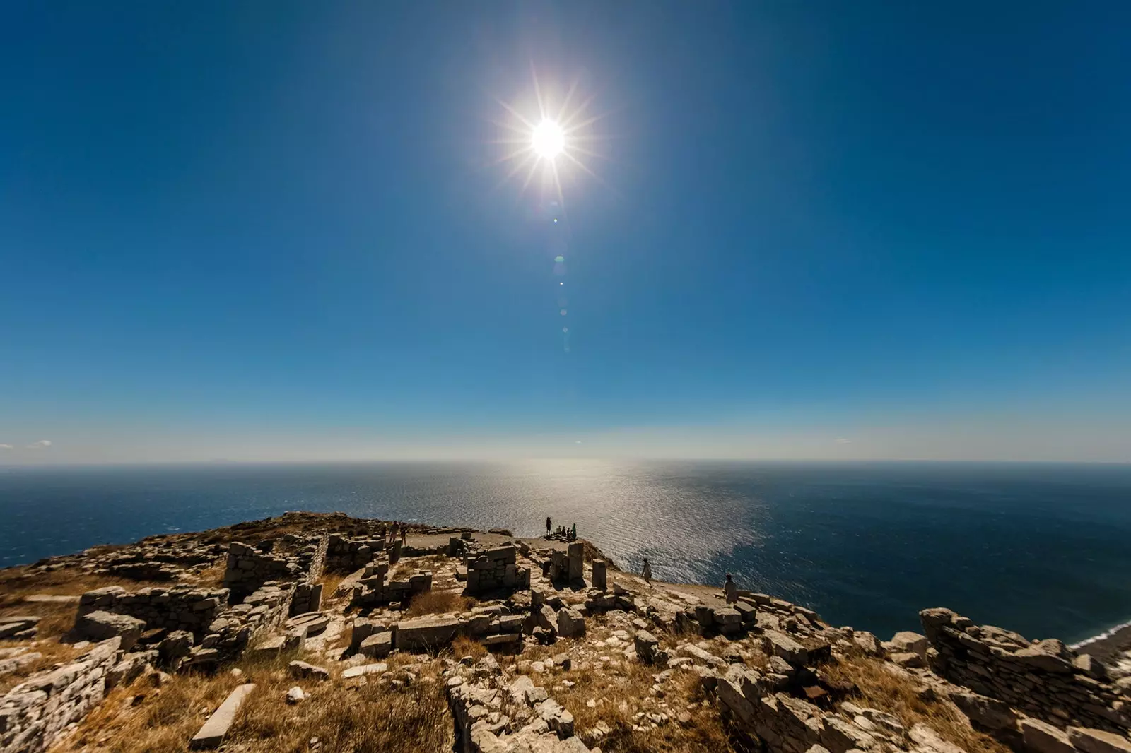 Santorinio B pusės alternatyvūs planai perpildytoje saloje