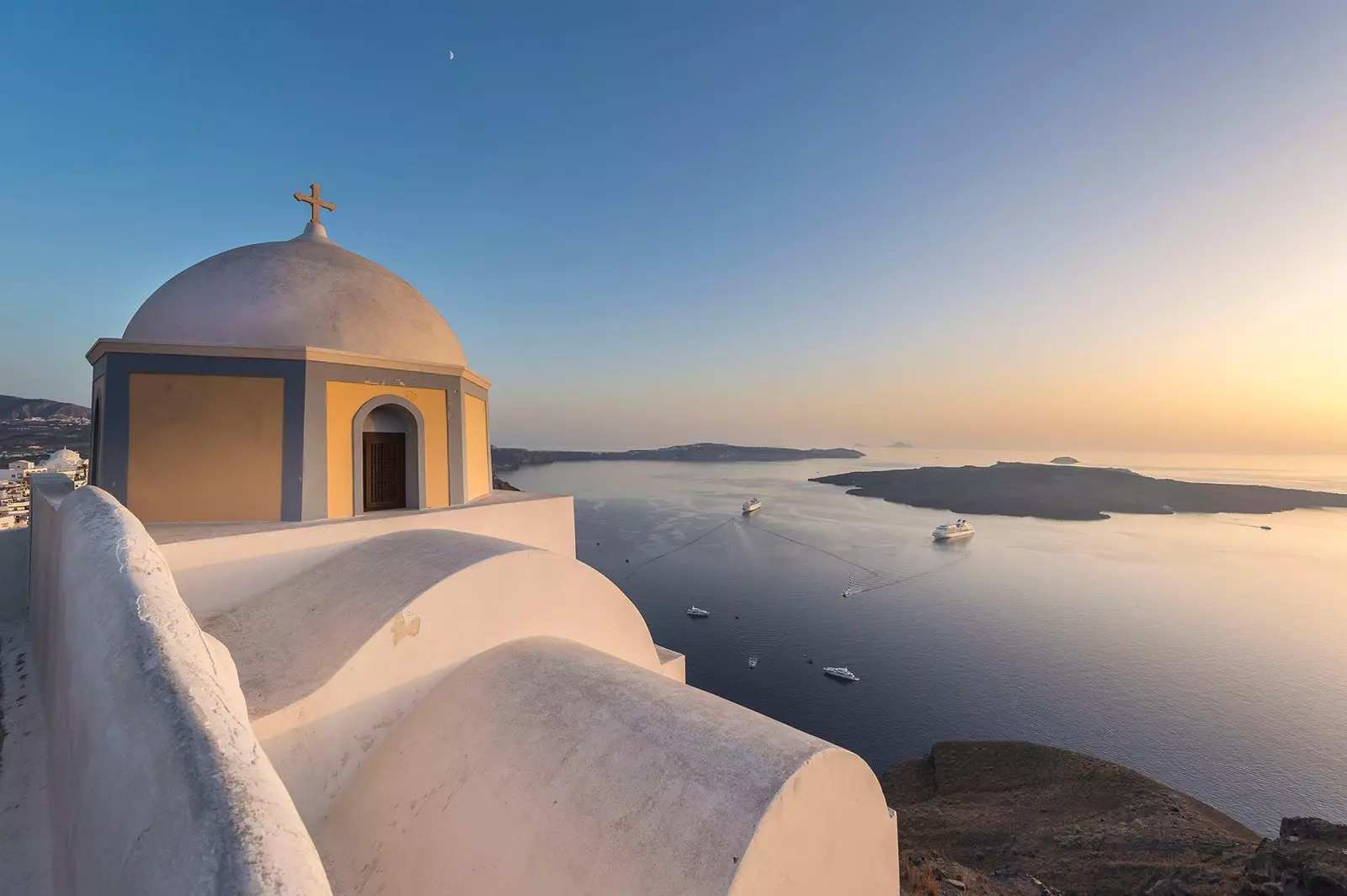 Santorinio B pusės alternatyvūs planai perpildytoje saloje