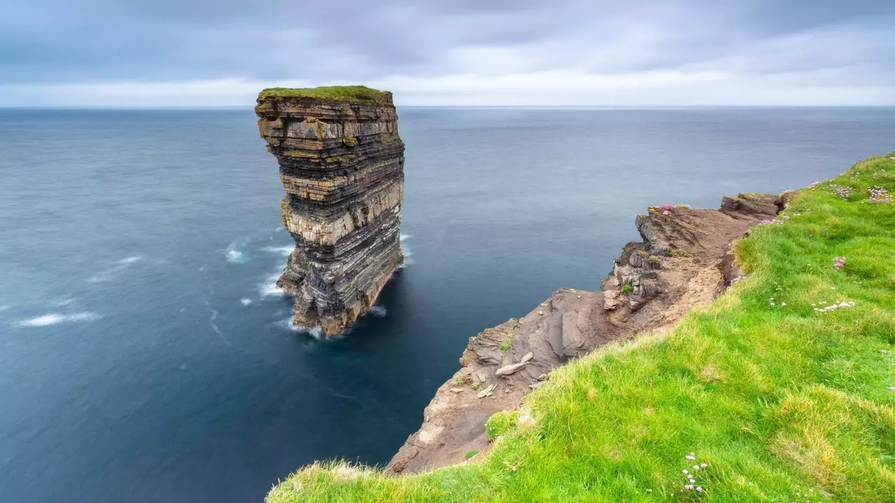 Leanfaidh bealach i gcosanna na bradach Granuaile trí Éirinn