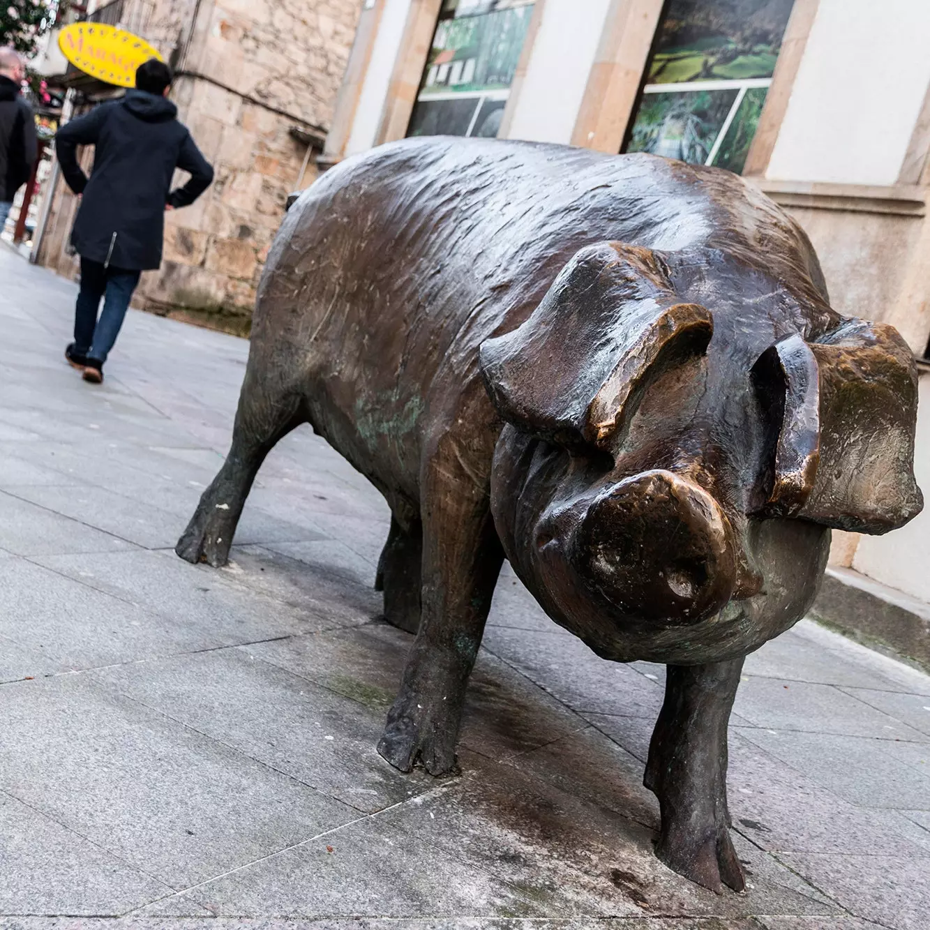 La célèbre statue de cochon grandeur nature de Lalín