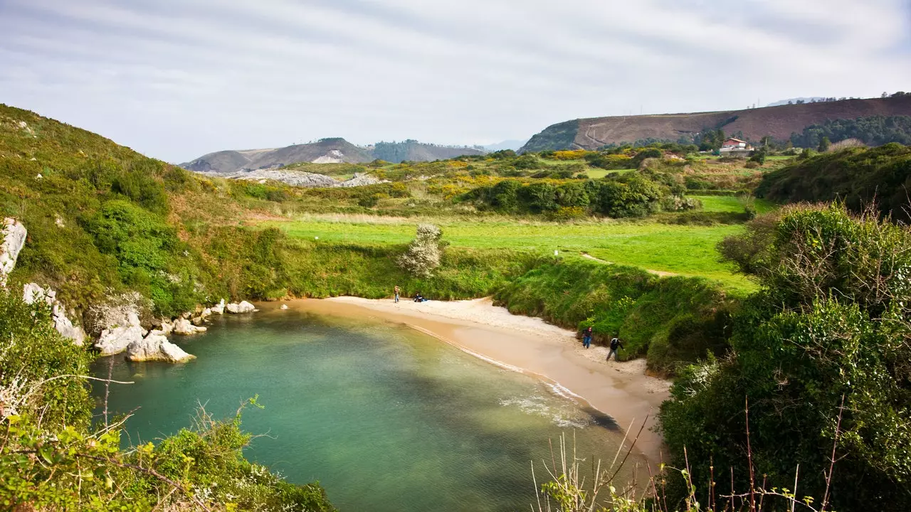 Gulpiyuri Beach: l-iżgħar bajja fid-dinja li lanqas m'għandha aċċess għall-baħar