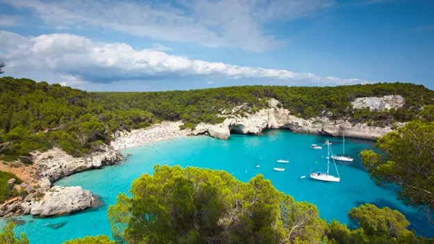 El Mara Canalla: kuonja Menorca, usiku huko Galicia na utamaduni huko Madrid