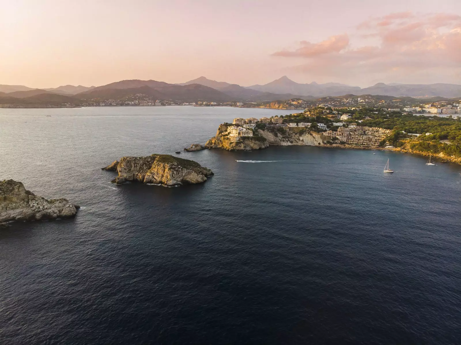 Kami menginginkan Kepulauan Balearic yang aman dan sehat.