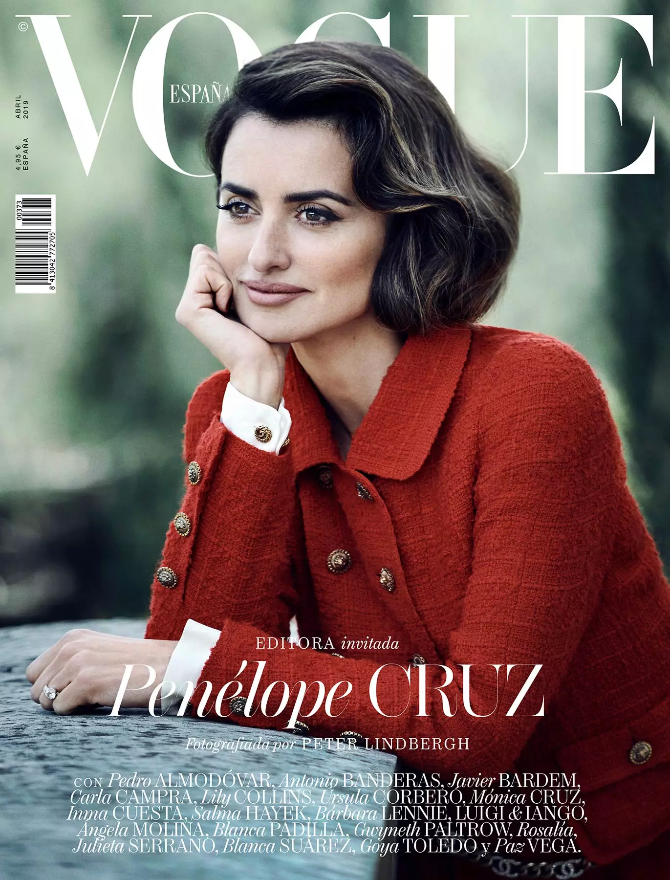 Η Penlope Cruz με κοστούμι του Karl Lagerfeld για τη Chanel από τη συλλογή υψηλής ραπτικής φθινόπωρο-χειμώνα του 1983. Φωτογραφία του...