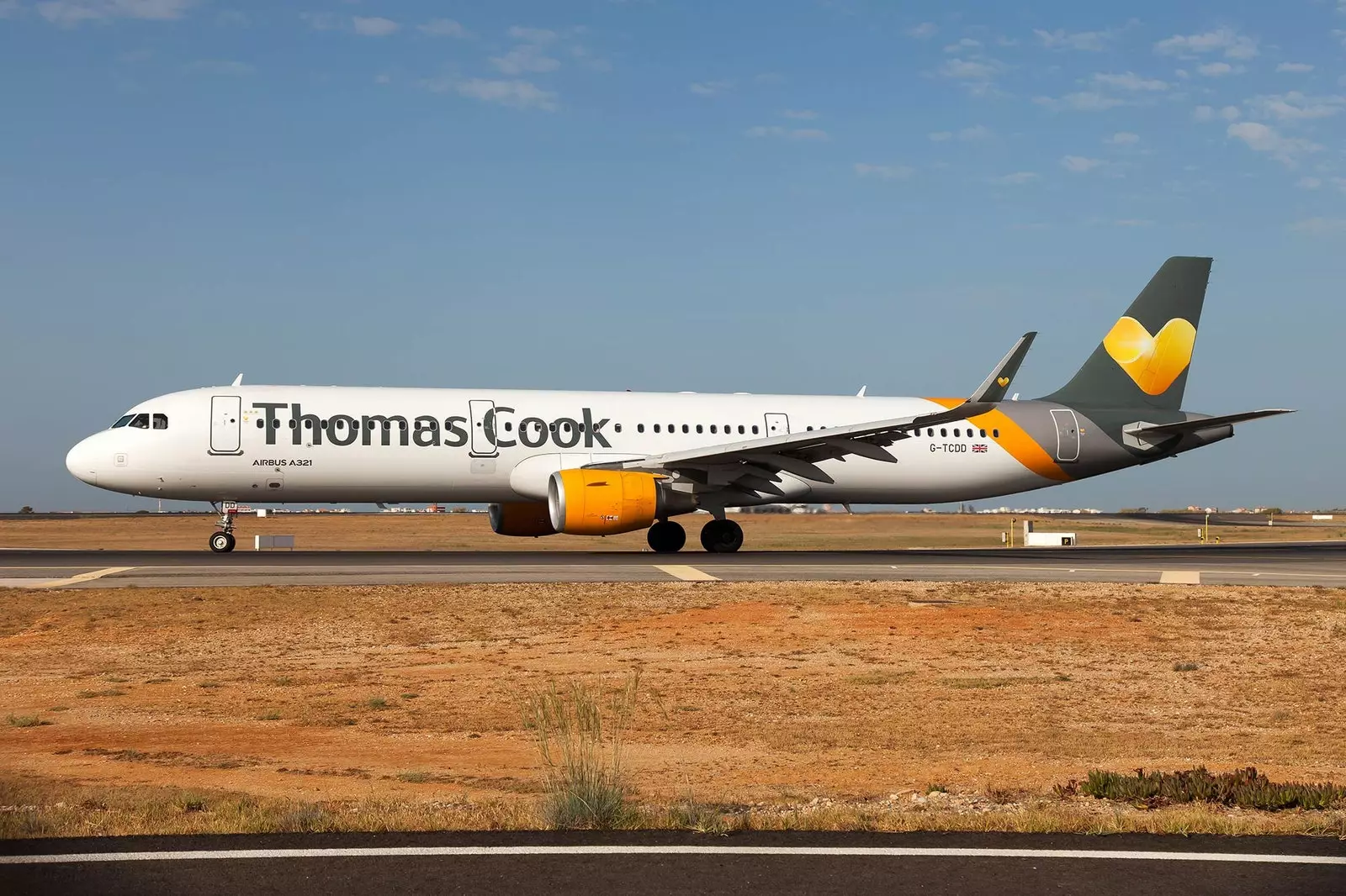 Den Touroperateur Thomas Cook huet all Operatiounen mat direkten Effekt gestoppt.