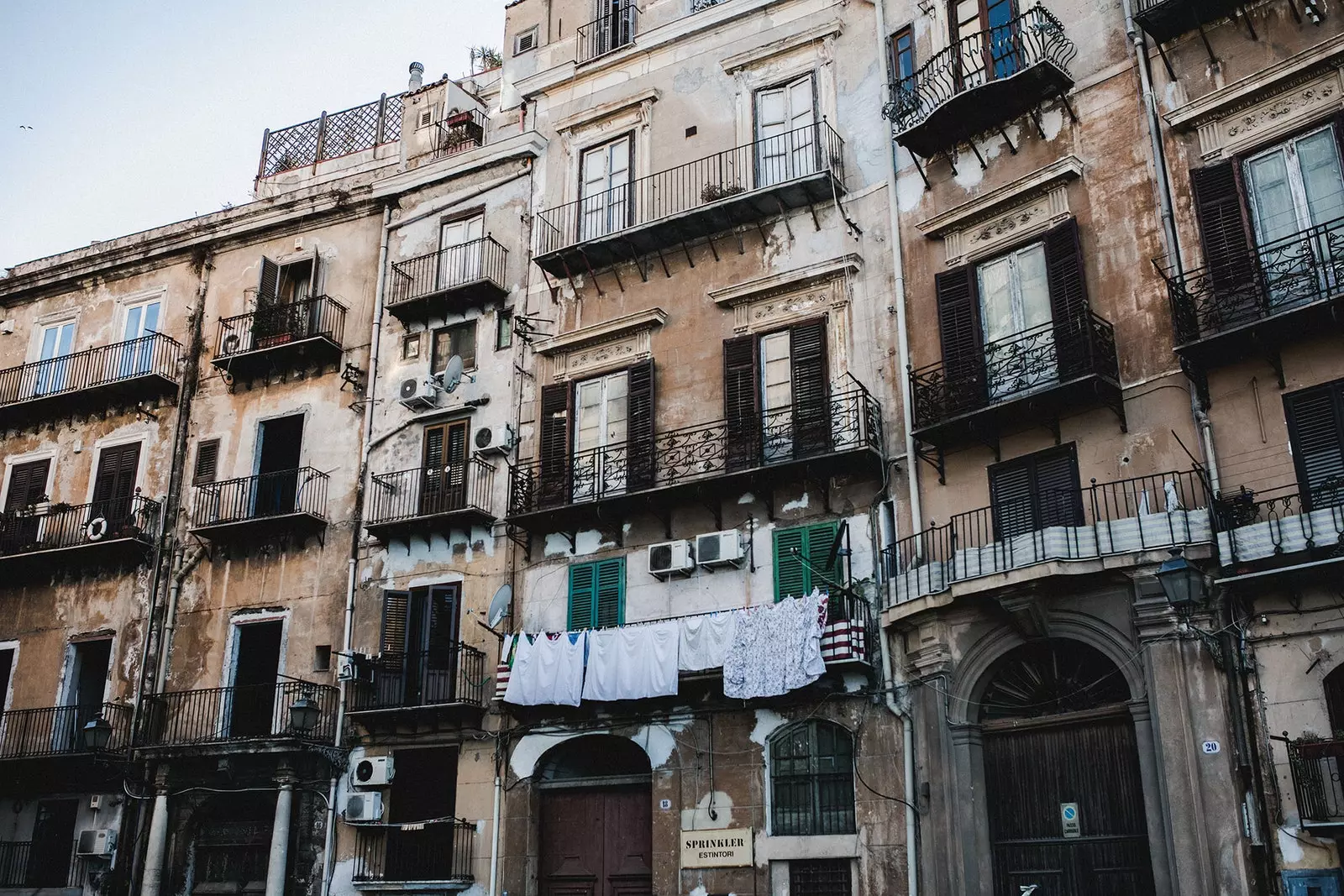 Les façades décadentes de Palerme