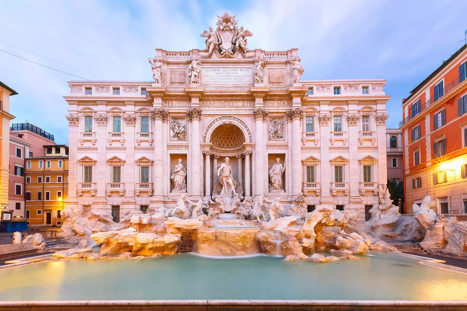 Đài phun nước Trevi ở Rome