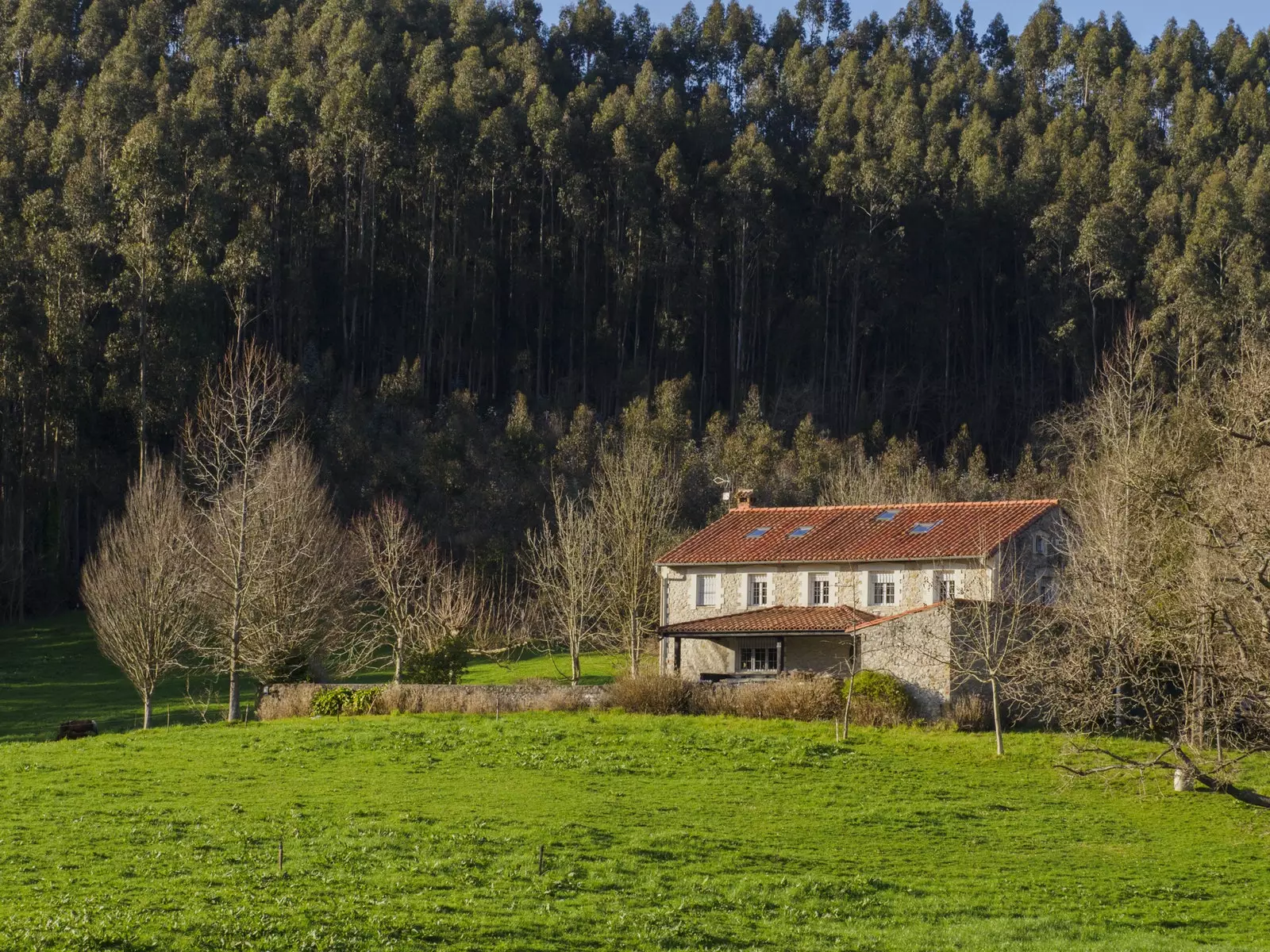 Maison typique en pierre.