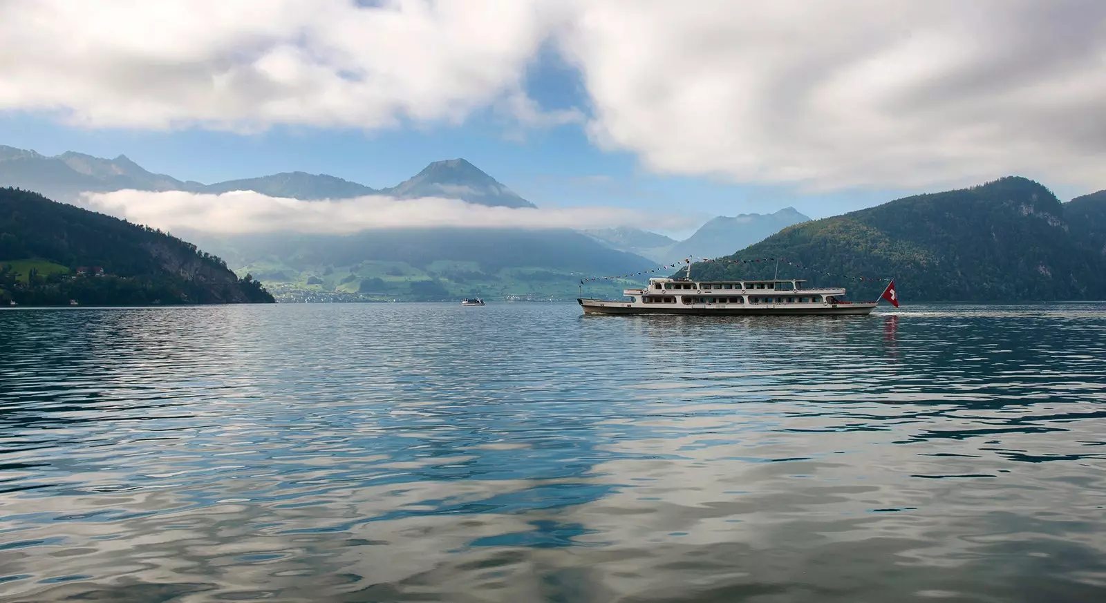 Navigare pe lacul Lucerna.