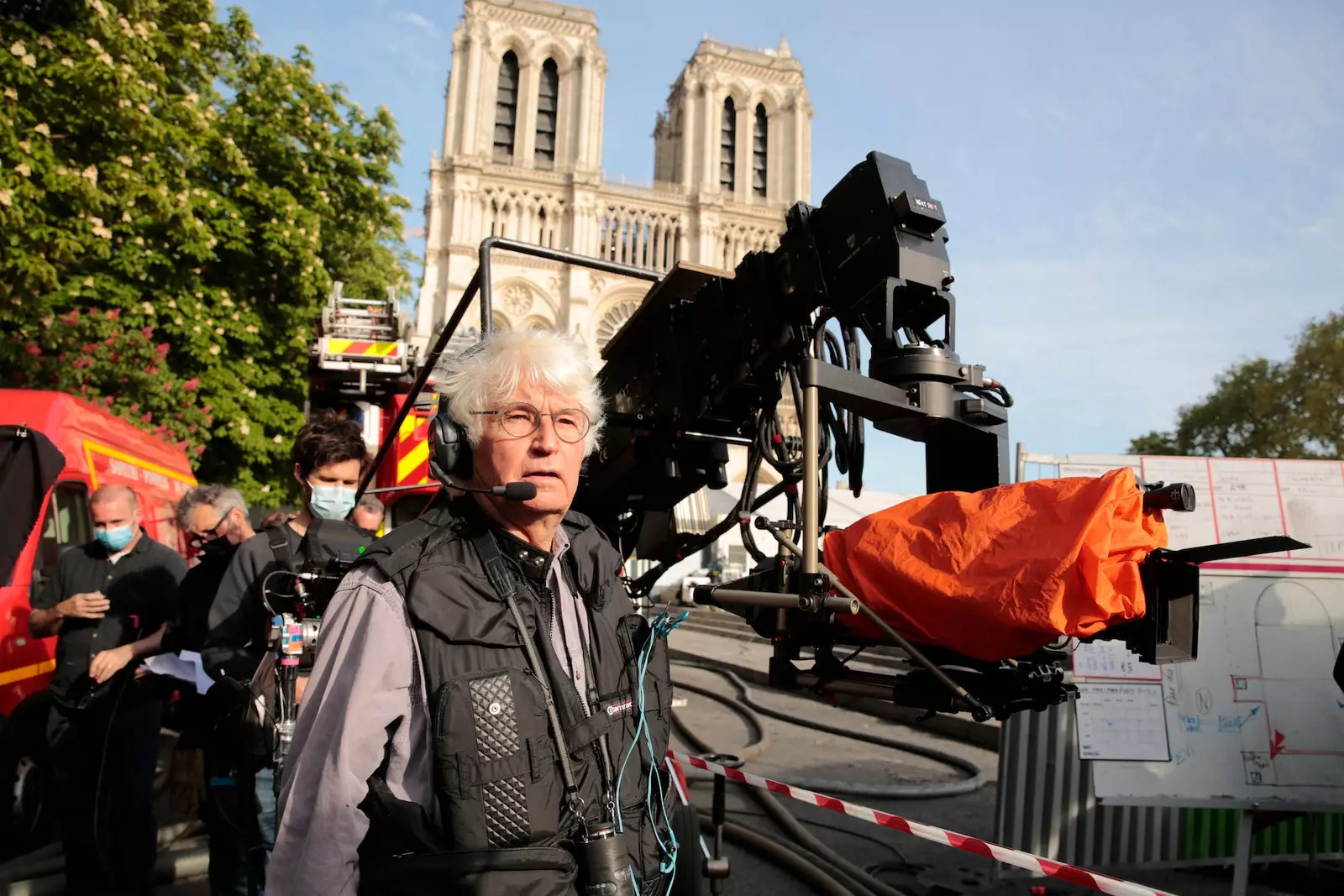 JeanJacques Annaud vor Notre Dame.