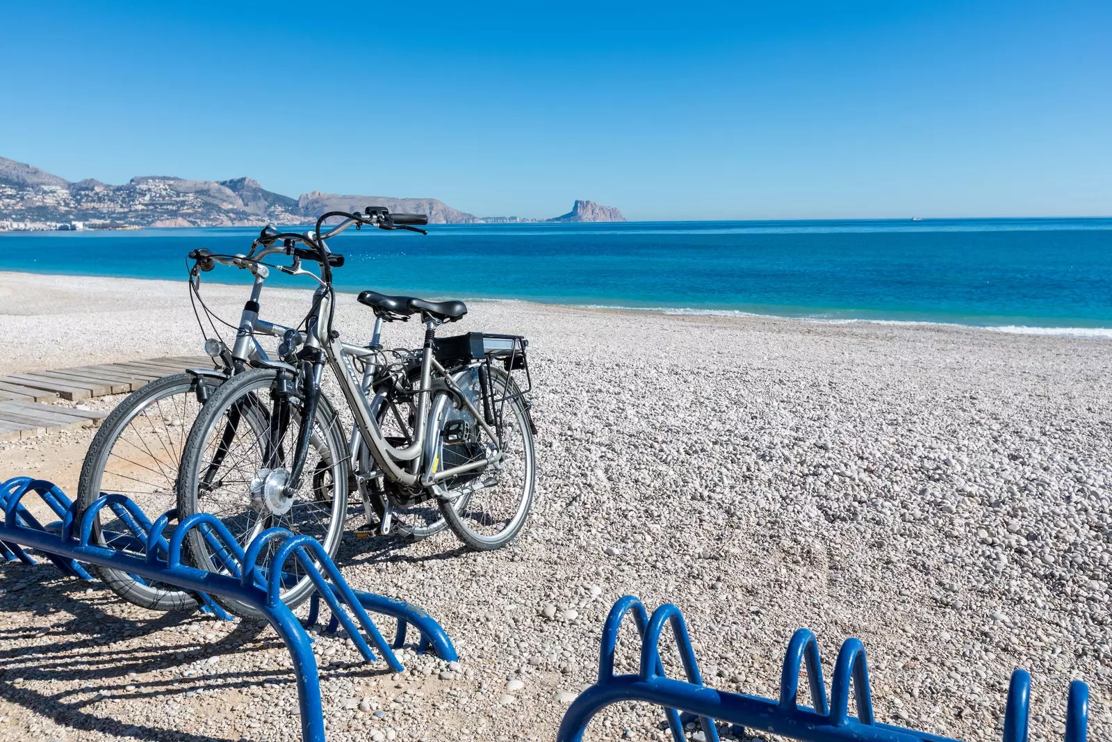 Bicicletas na praia de Albir