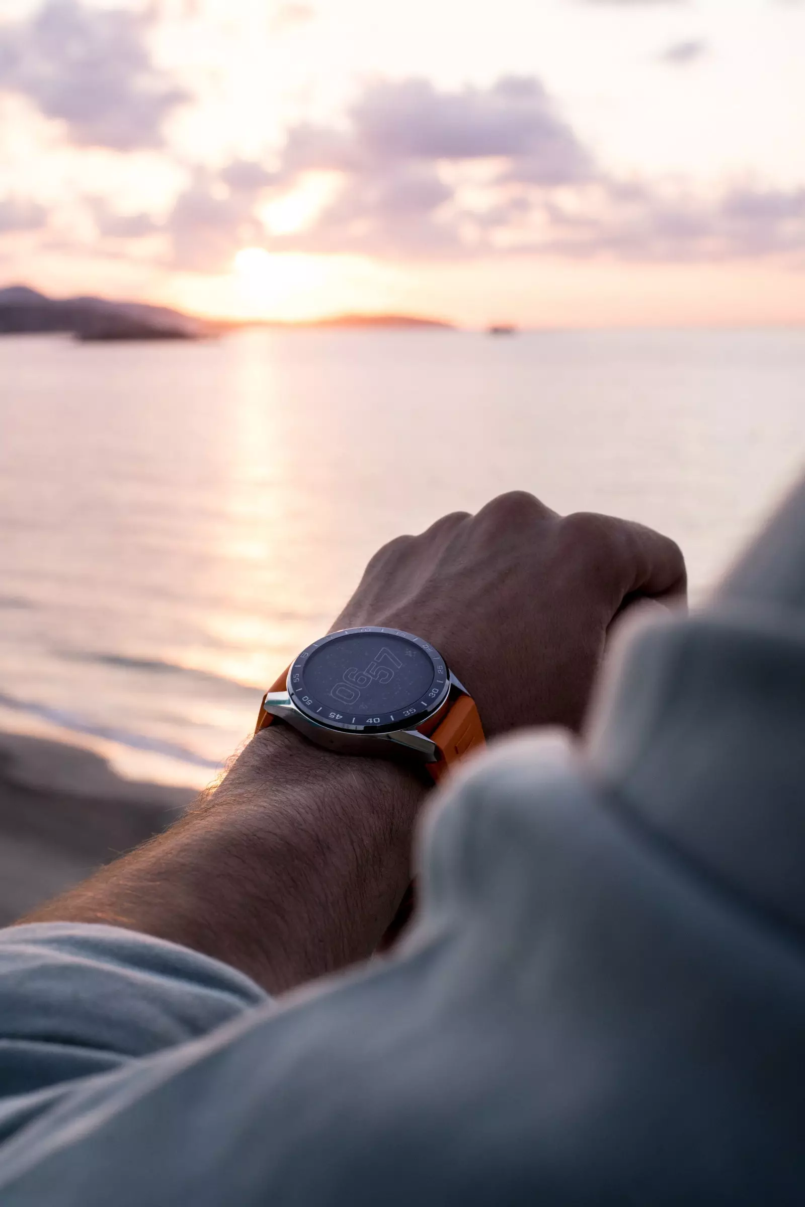 Borja Villalobos visar upp sin TAG Heuer Connected Watch Summer Edition