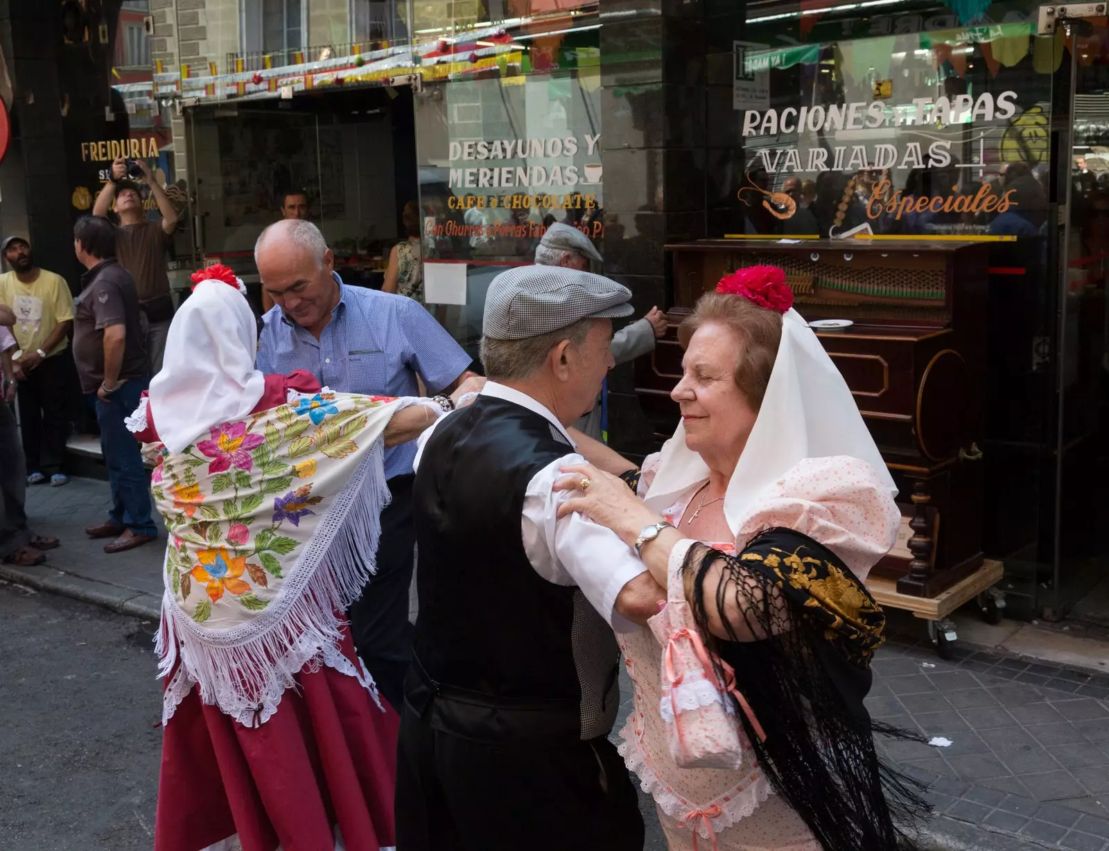 Il-verbena tkompli f’Madrid bil-Fiestas de La Paloma